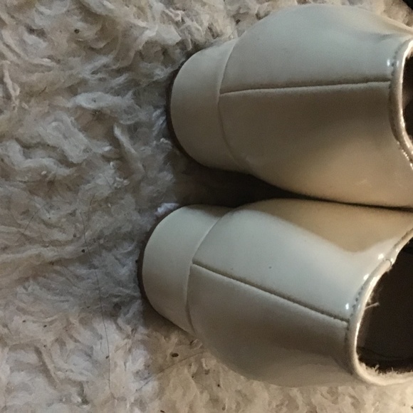 Shoes - Picture 4 of 4